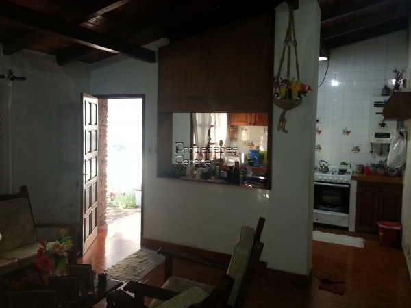 VENDO CASA DE 3 DORMITORIOS, JARDIN Y COCHERA - San Martin y Feliciano