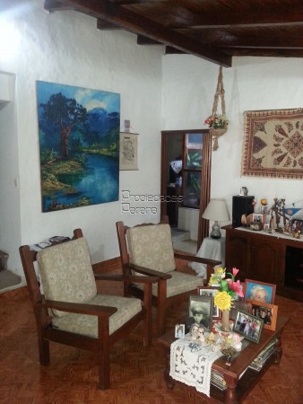 VENDO CASA DE 3 DORMITORIOS, JARDIN Y COCHERA - San Martin y Feliciano