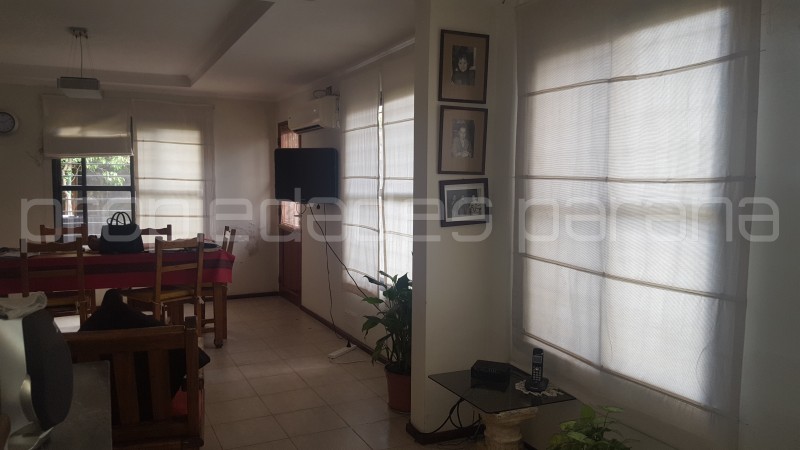 VENDO HERMOSA CASA DE 3 DORMITORIOS, COCHERA PASANTE Y GRAN QUINCHO - zona Colegio Don Bosco