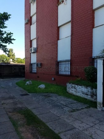 MUY BUEN PRECIO: VENDO AMPLIO DEPARTAMENTO DE 2 DORMITORIOS EN PLANTA BAJA - en zona Catamarca y Laprida