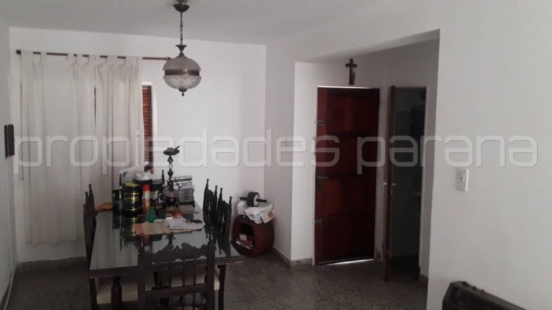 OPORTUNIDAD: VENDO COMODA CASA EN ZONA PARQUE - 3 Dormitorios y Cochera