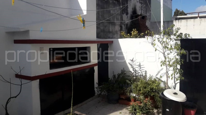 OPORTUNIDAD: VENDO COMODA CASA EN ZONA PARQUE - 3 Dormitorios y Cochera