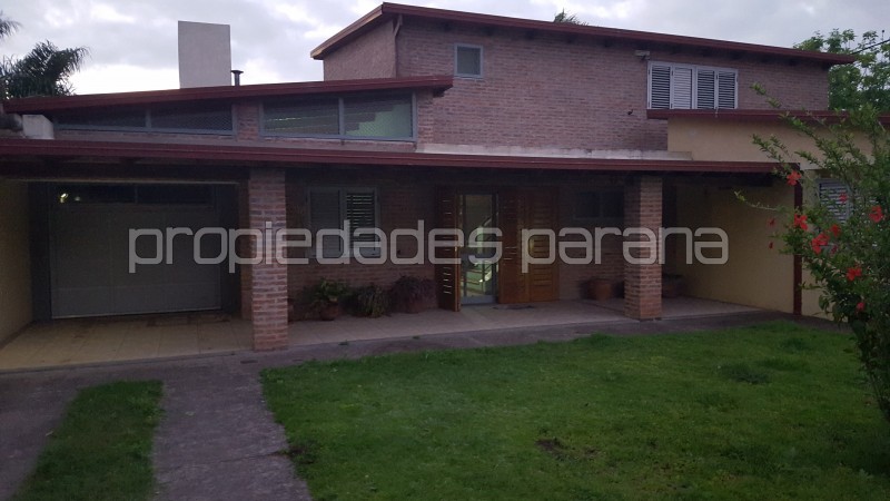 VENDO IMPORTANTE CASA CON QUINCHO Y PILETA, en zona La Toma