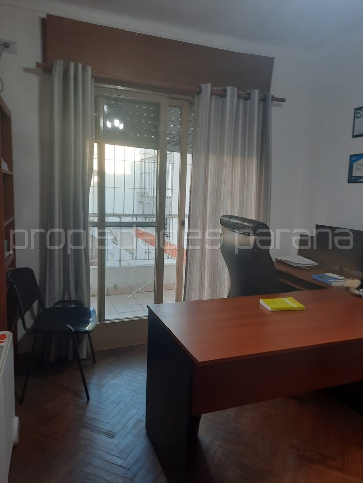 OPORTUNIDAD: NUEVO PRECIO: VENDO AMPLIO DEPARTAMENTO 3 DORMITORIOS Y BALCON, zona Tribunales