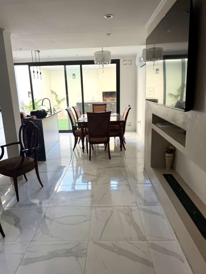 VENDO CASA MODERNA A ESTRENAR, ZONA CLUB ESTUDIANTES