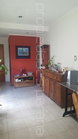 VENDO HERMOSA CASA DE 3 DORMITORIOS, COCHERA PASANTE Y GRAN QUINCHO - zona Colegio Don Bosco