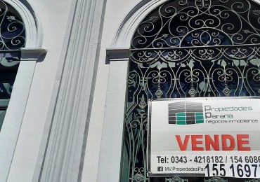 NUEVO PRECIO: VENDO IMPORTANTE CASA ANTIGUA CON FONDO CON VERDE - en pleno Centro, zona Plaza Saenz Peña